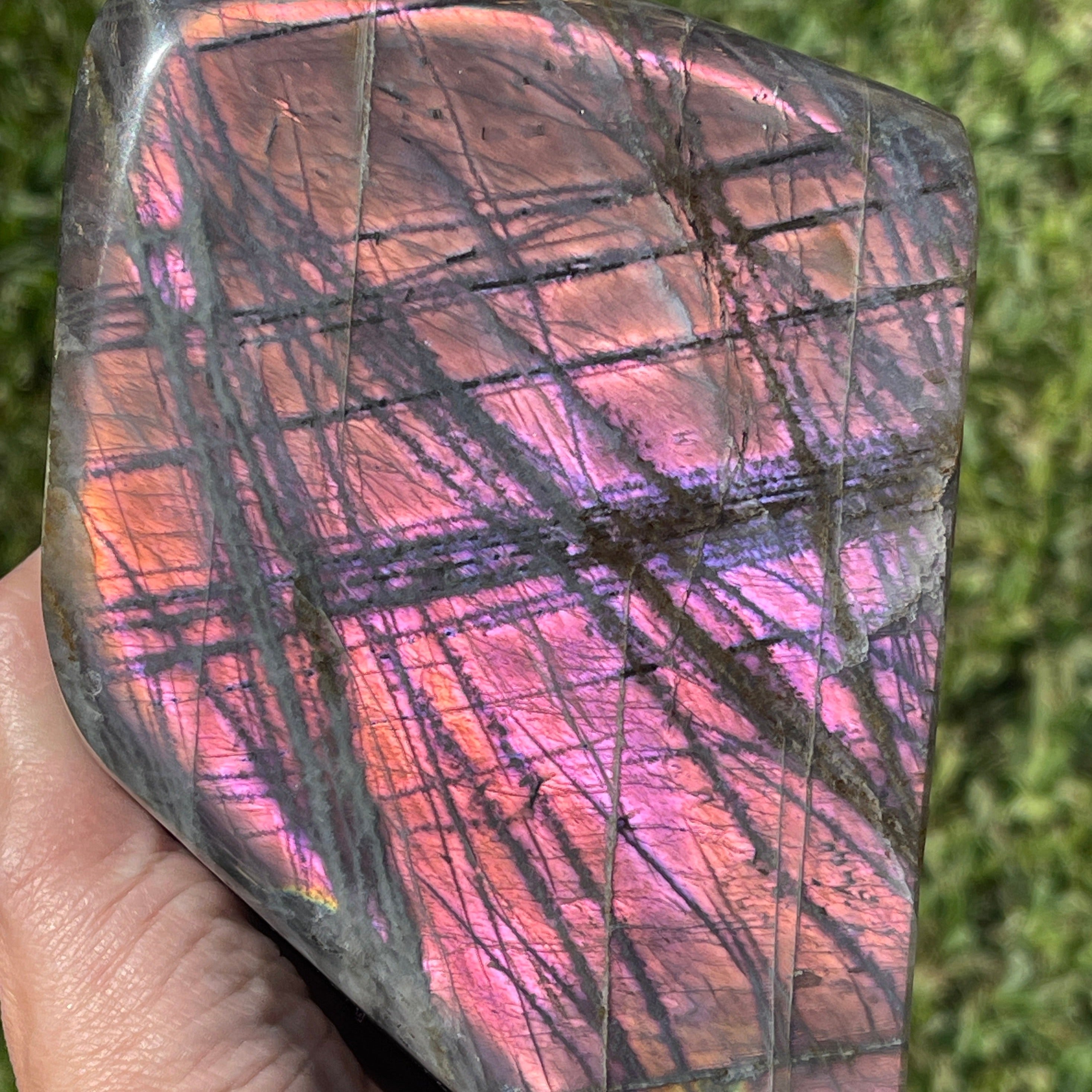 Labradorite very Flashy pinks