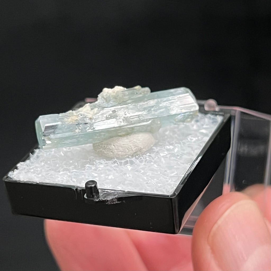 This double terminated Aquamarine presents with nice clarity. 