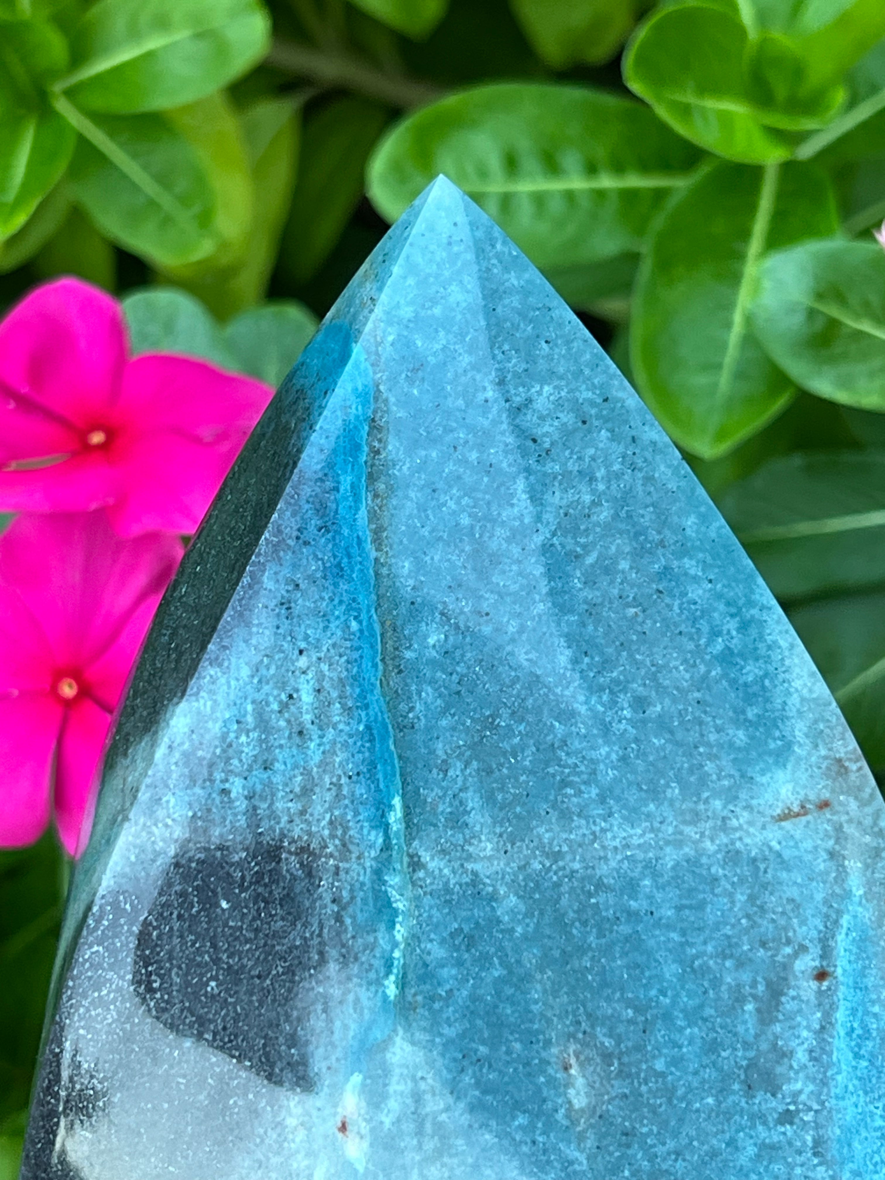 Trolleite is a powerful tool with properties that help facilitate healing, awakening and elevating spiritual understanding. The source for this quality Trolleite Flame is Serra da Vereda, Boquira, Bahia, Brazil.