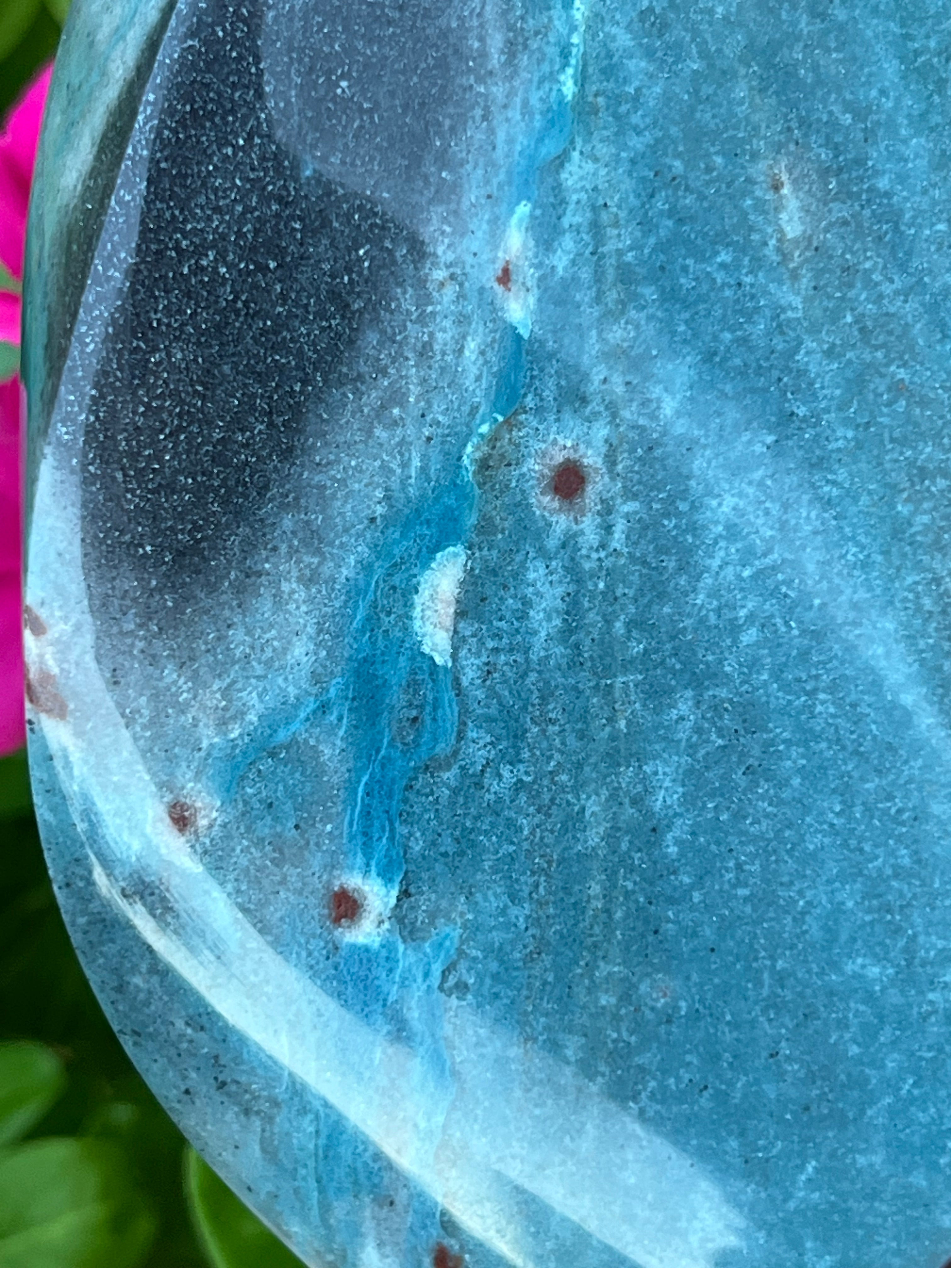 Trolleite is also know as the Ascension Stone, helping you connect with your higher consciousness to manifest clarity of thought, better sleep, reduction of stress and experience an overall calmness or peacefulness.