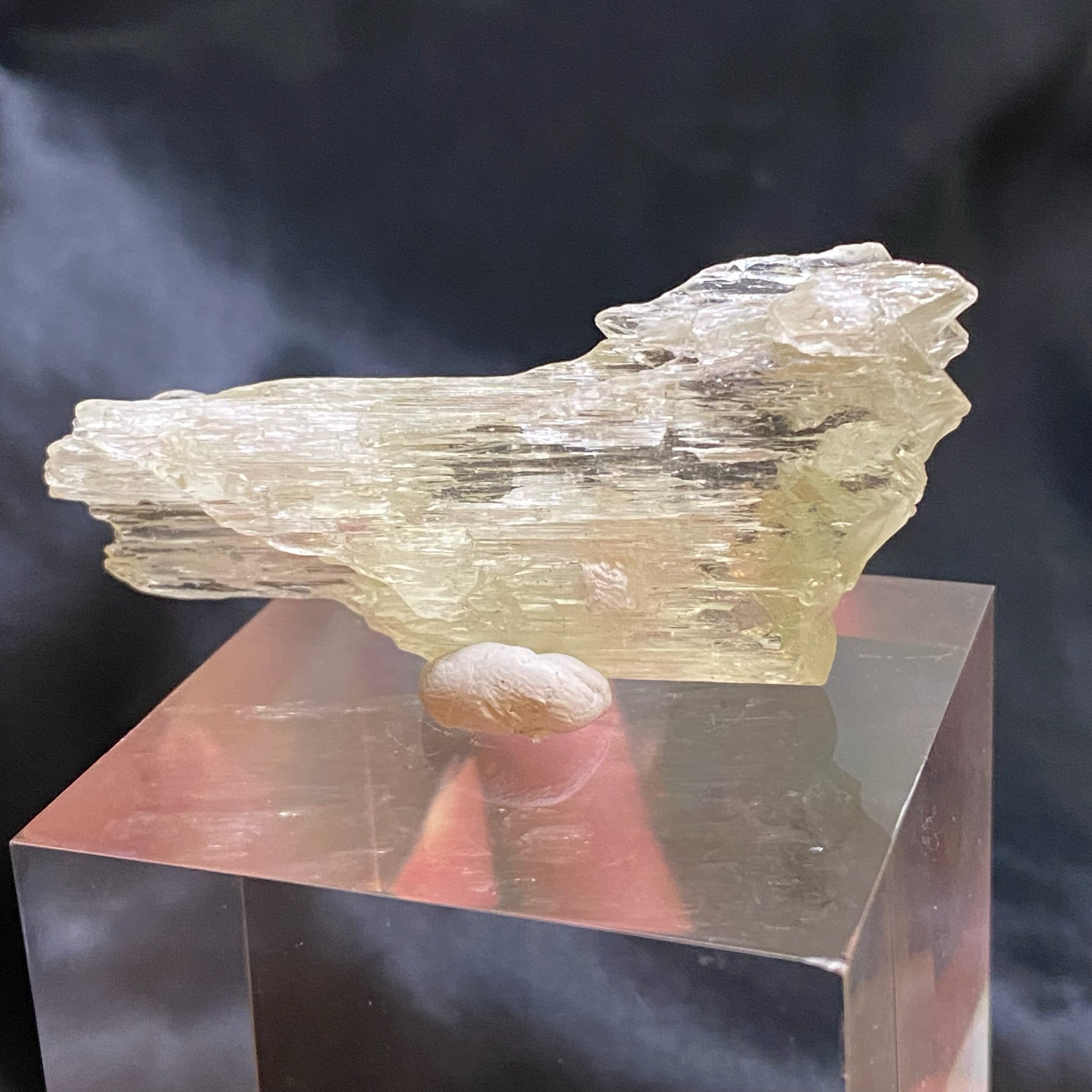 This is a beautiful light green, lustrous Spodumene var. Kunzite transparent / translucent specimen from Pakistan that is often referred to as "Hiddenite". 30 grams. 2.38" x 1.14" x .64" x 60.5mm x 29mm x 16.4mm