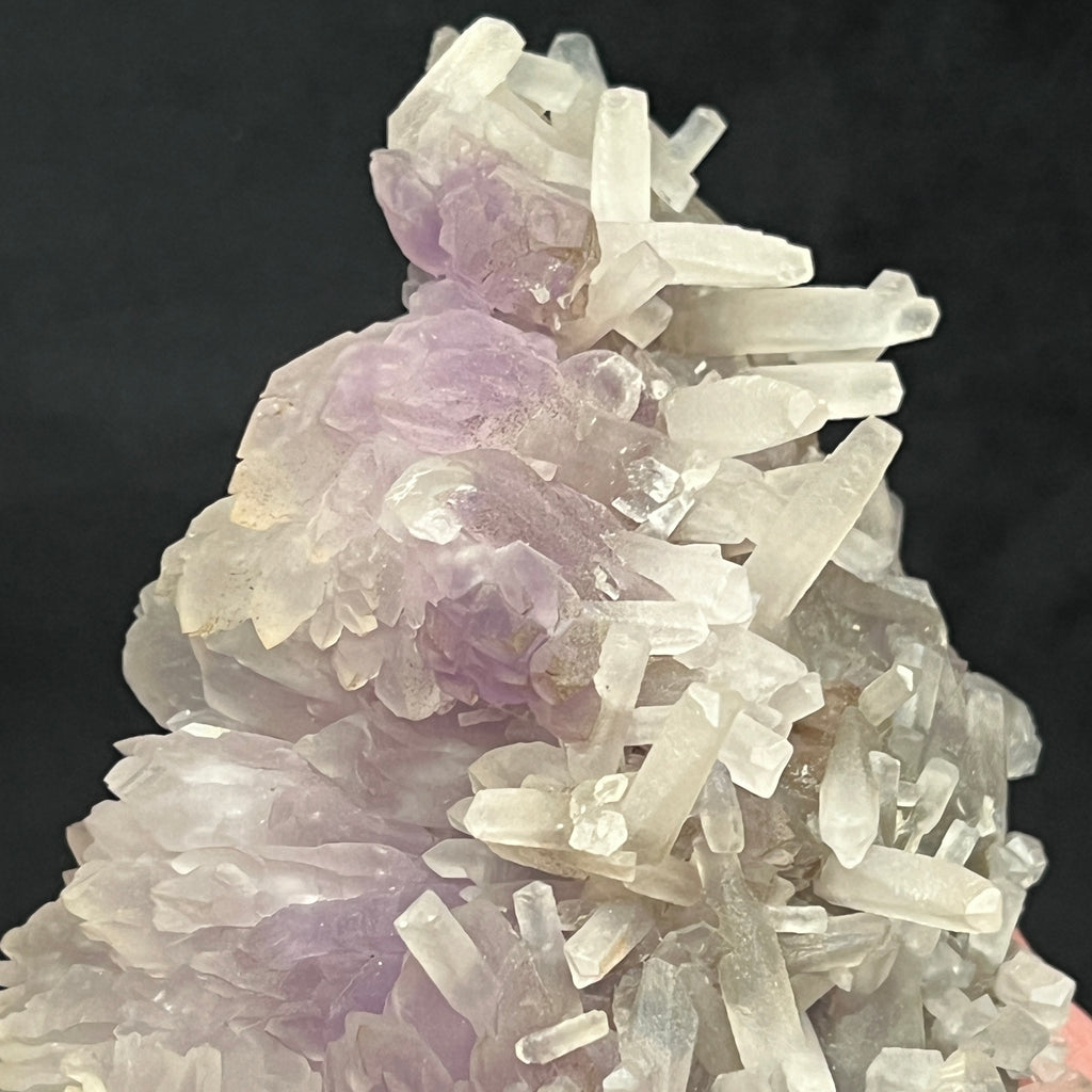Zonation of the Amethyst flower formation varies from sort of colorless to white to violet-purple in this piece from Fredrico Westphalen, Rio Grande do Sul, Brazil. 
