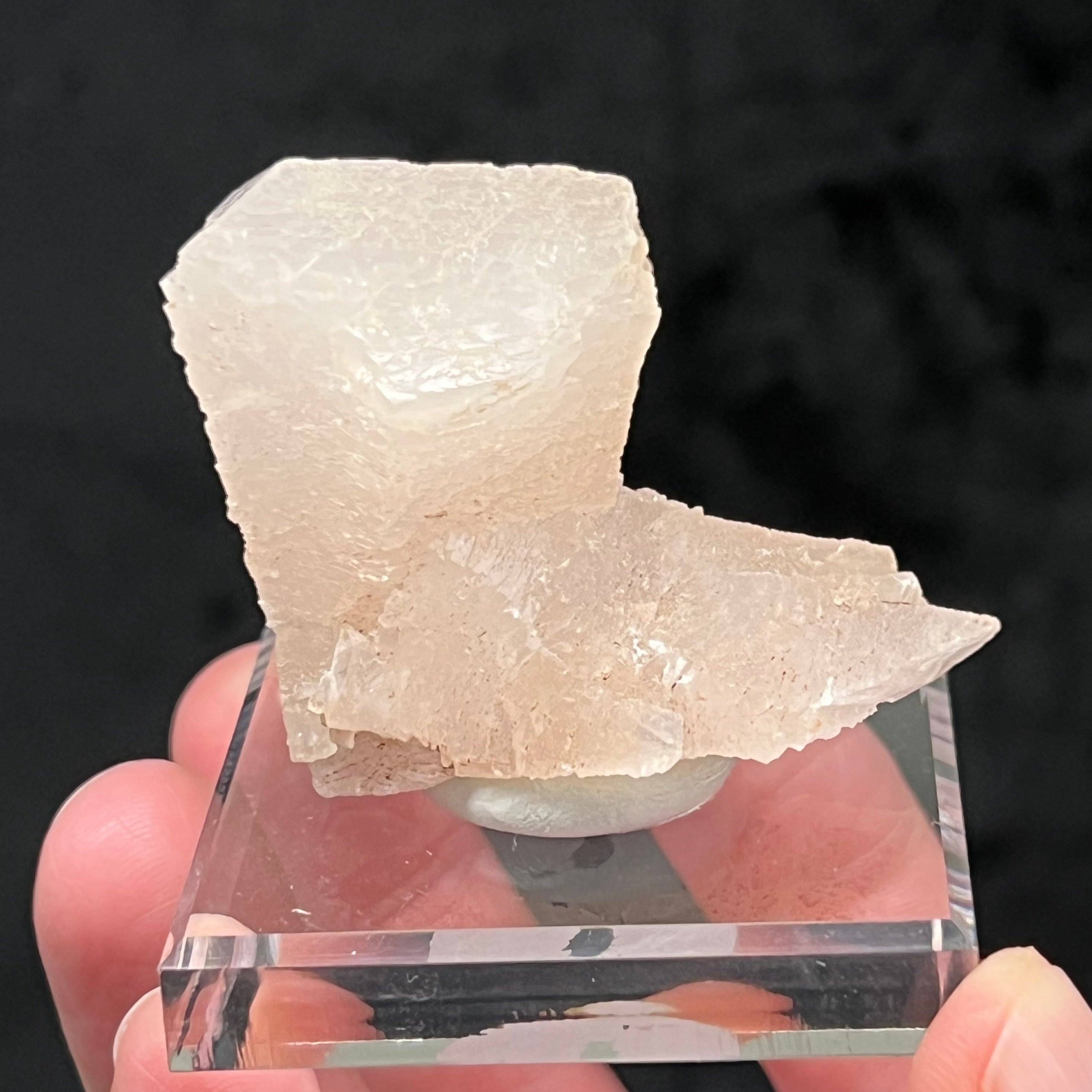 The source for this fine, unusual Calcite is the Vtoroy Sovetskiy Mine, Dalnegorsk, Russia. 