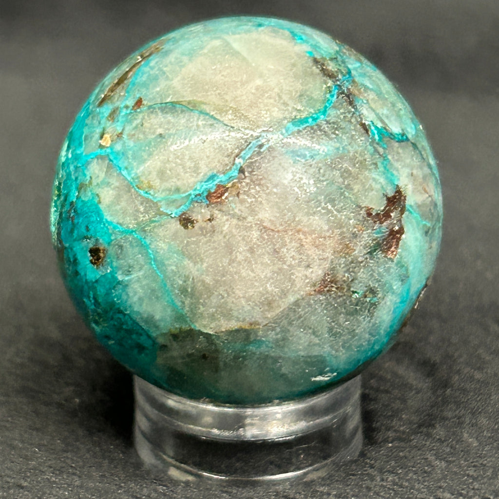 Chrysocolla, Shattuckite, Azurite, Dioptase, Malachite, Cuprite, Hematite, and Quartz.