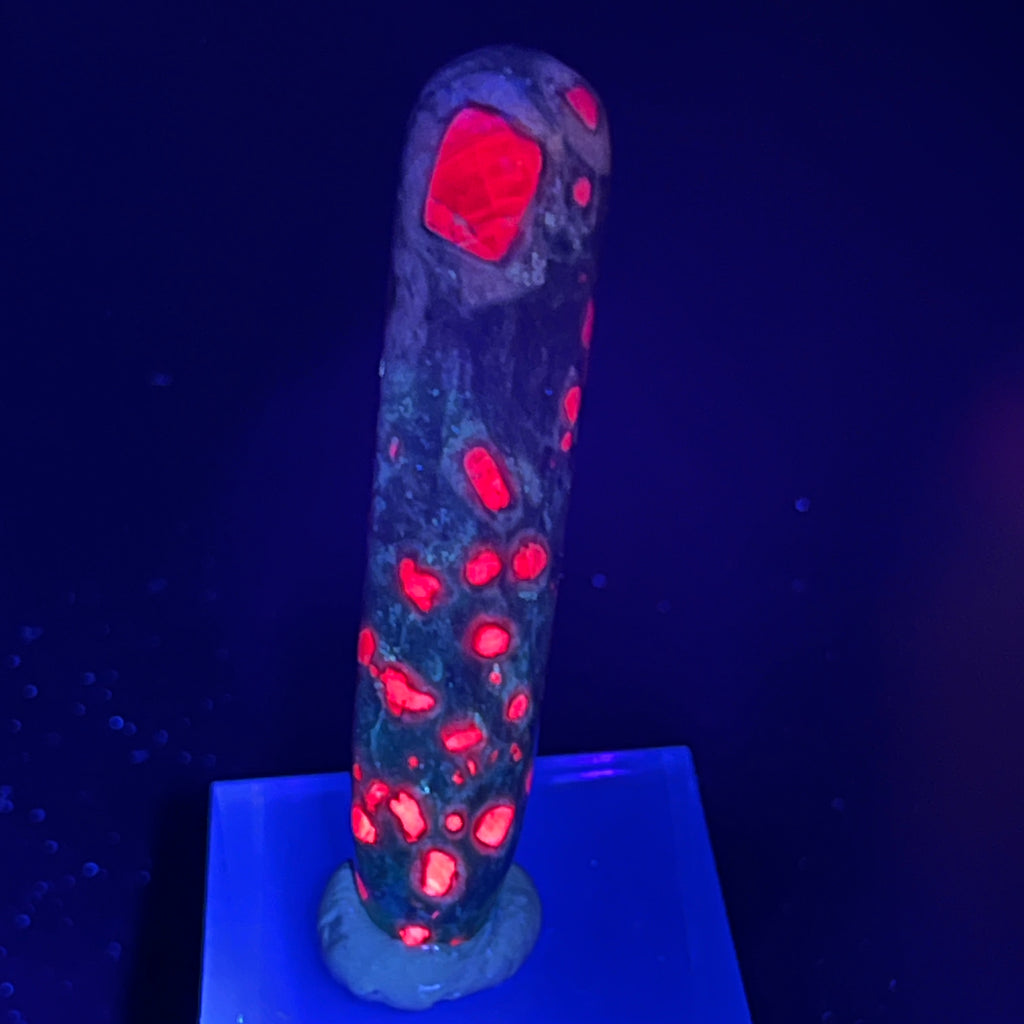 The rubies in this select Ruby Fuchsite massage wand fluoresce a beautiful, bright hot pink under UV light.
