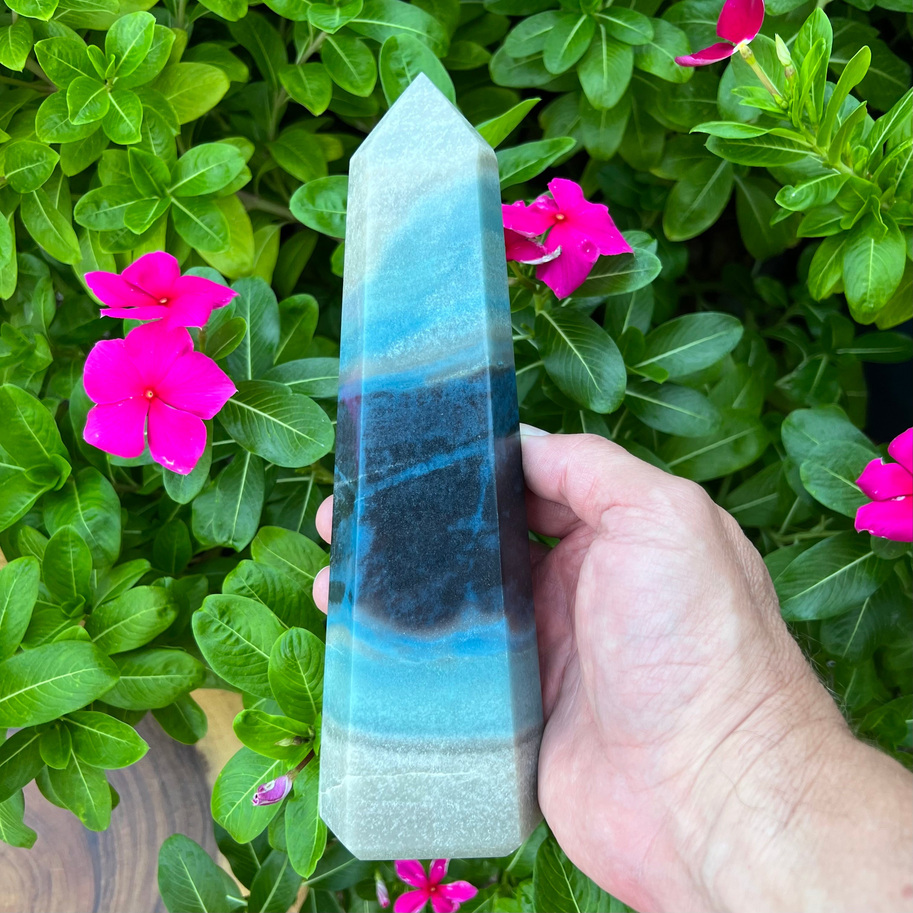 This is a high quality Trolleite Tower or Obelisk exhibiting an excellent blending of rich blue colors, sky blue, indigo blue to a deep, dark blue-black, and a fine polish.