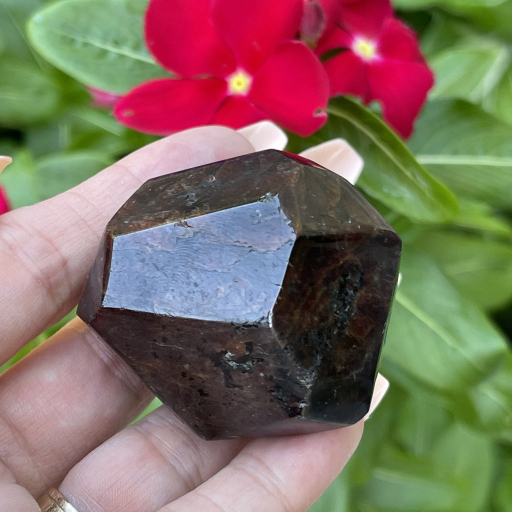 Garnet-Crystal-Chakra-Stone-GN1