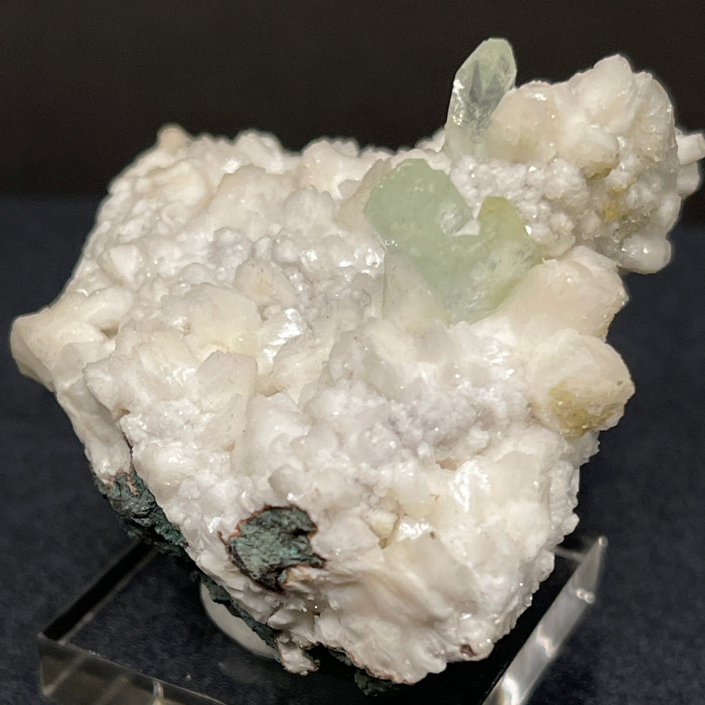 Beautiful combination piece Zeolite with Florapophyllite, Heulandite, Stilbites on Quartz var. Chalcedony.
