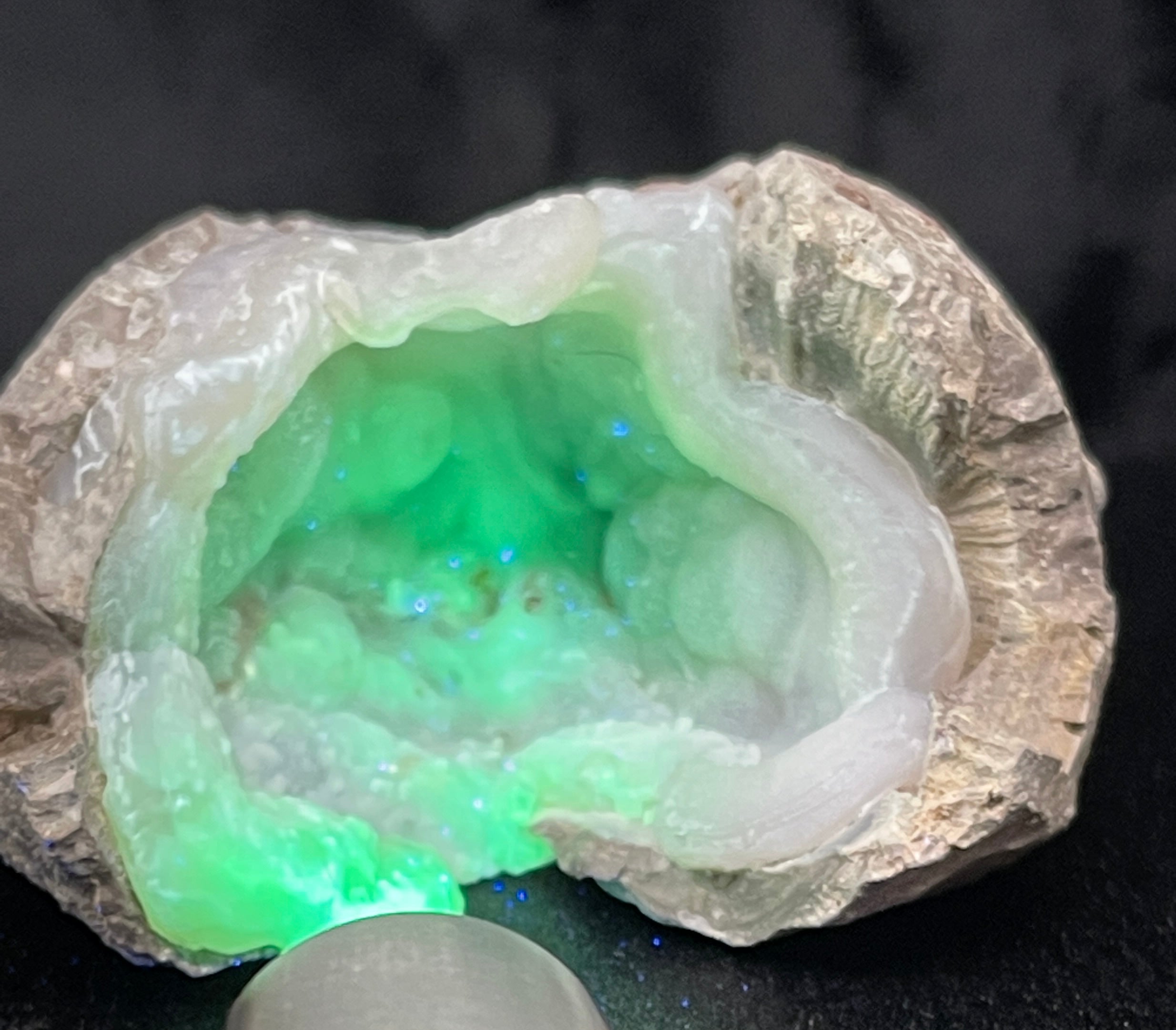 UV reactive Chalcedony cup