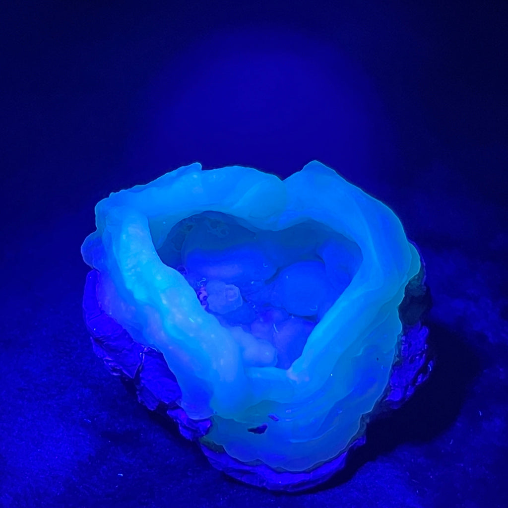 Chalcedony Cup Quartz Variety UV Fluoresces Arizona  64grams
