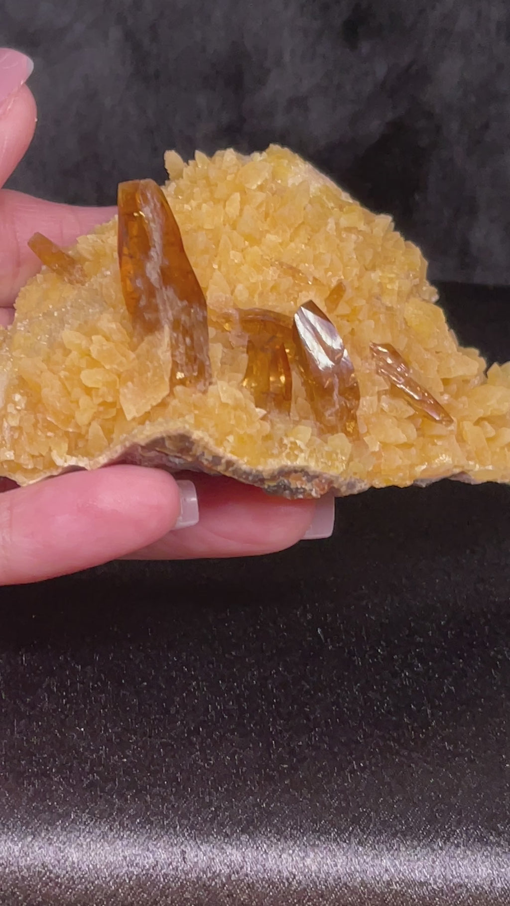 This is a truly excellent Barite on Yellow Calcite piece that will be an excellent addition to your collection or to give as a gift.