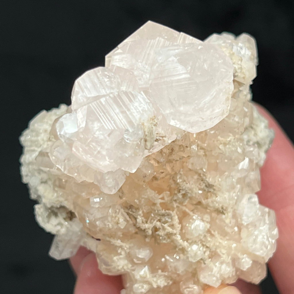 Close examination reveals that another generation of Calcite crystals is growing out of the rhombohedral crystals at the top of the cluster and string-like across the top of the terminations lower in the specimen!