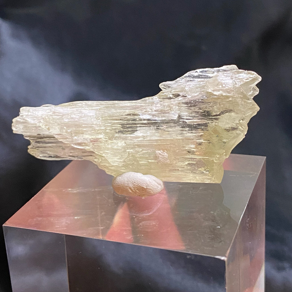 This is a beautiful light green, lustrous Spodumene var. Kunzite transparent / translucent specimen from Pakistan that is often referred to as "Hiddenite". 30 grams. 2.38" x 1.14" x .64" x 60.5mm x 29mm x 16.4mm 