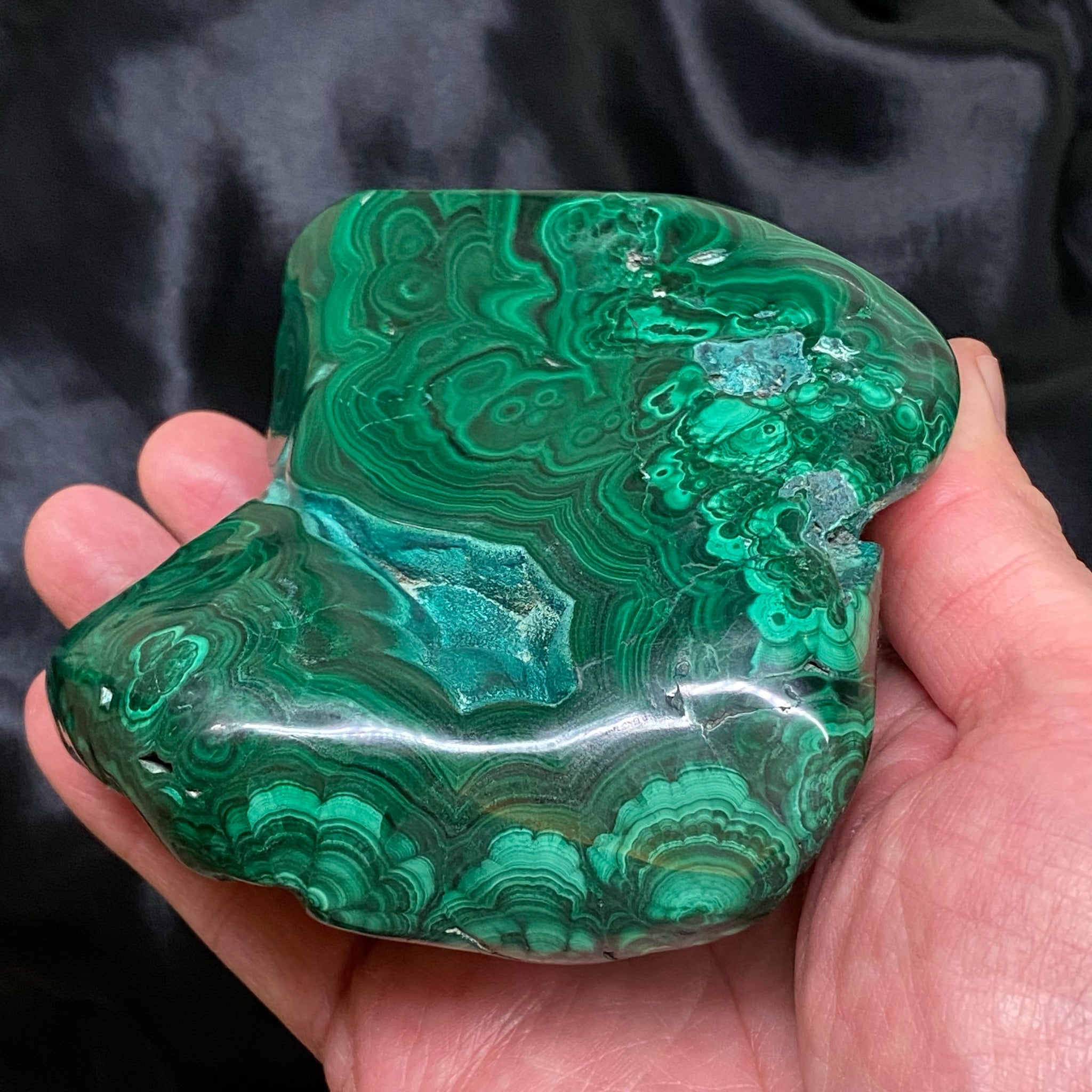 Exceptional Large Malachite High Quality Deep Green Color Banding Eyes 964 grams