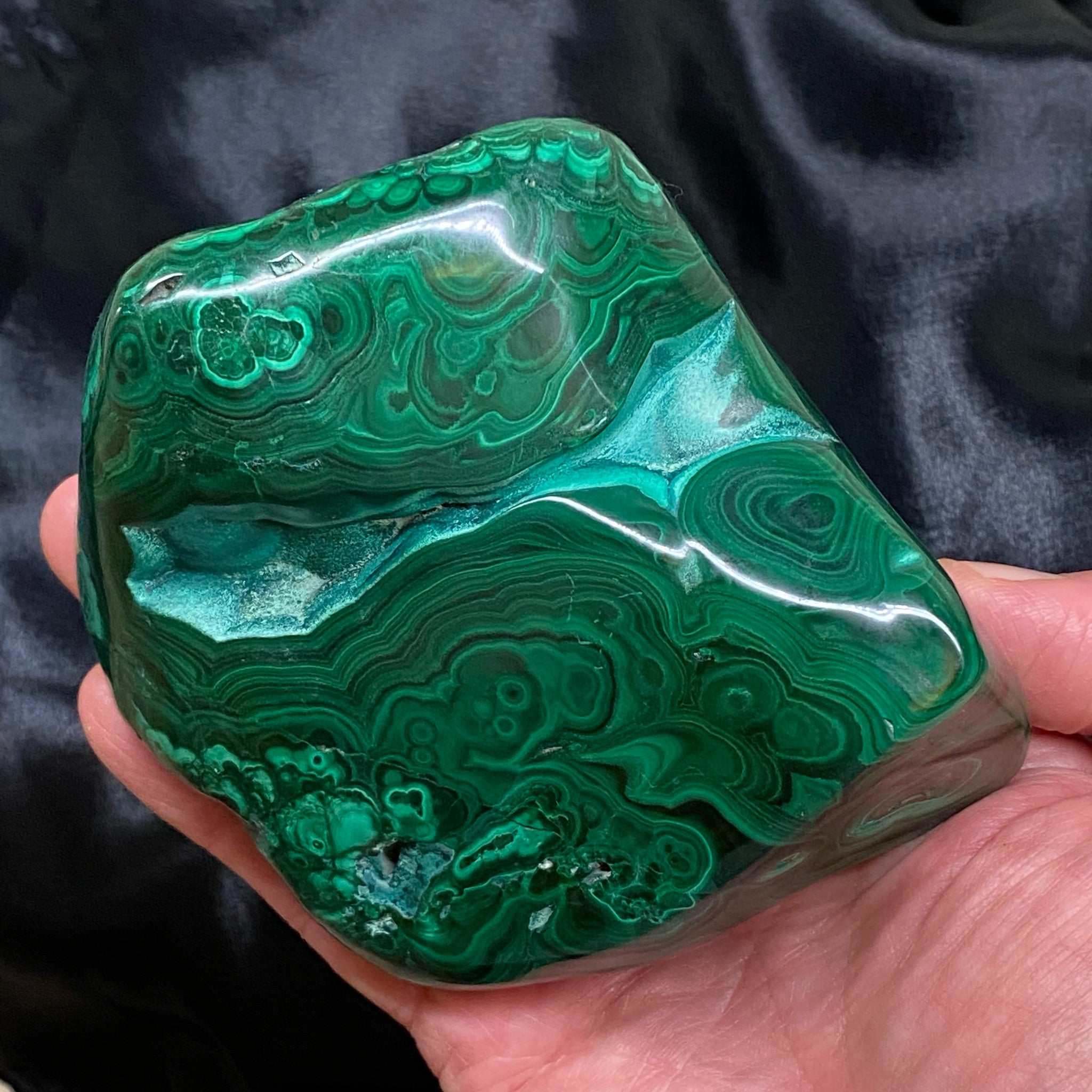 Exceptional Large Malachite High Quality Deep Green Color Banding Eyes 964 grams