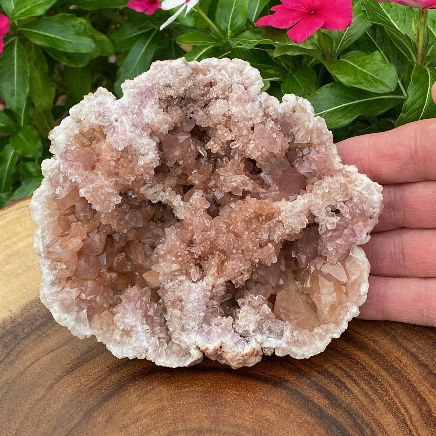 There is much to discover in this exceptional specimen with various formations.