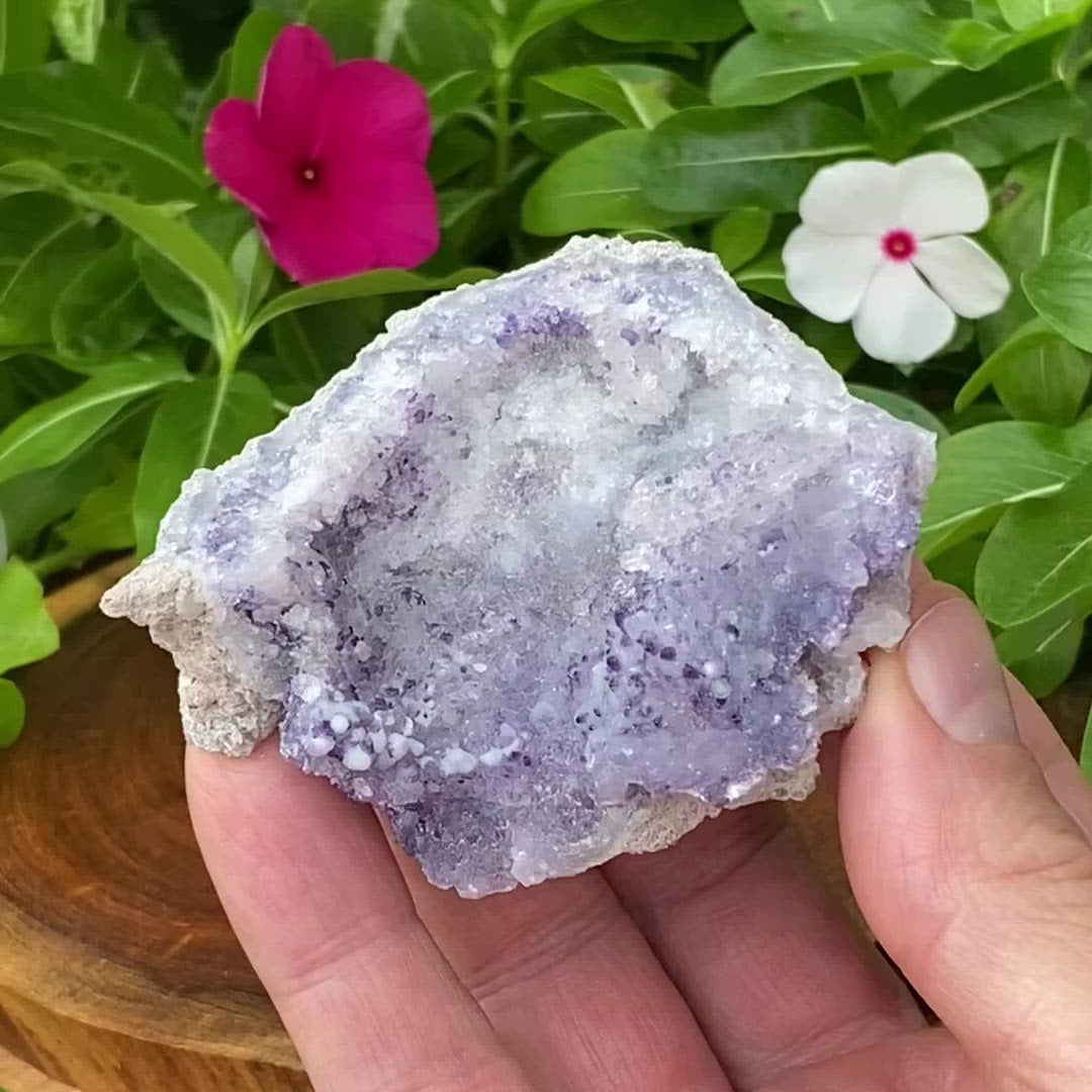 T74 grams and measuers 2.93" x 2.36" x 1.19" or 74.5mm x 60.1mm x 30.2mm deep.his Spirit Flower Geode weighs 